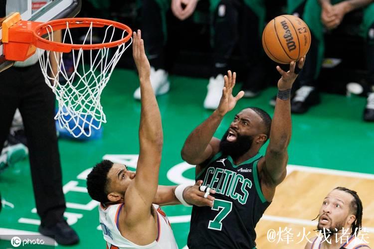 布朗29+10怀特16+7 凯尔特人送国王三连败 布朗29+10怀特16+7 凯尔特人送国王三连败